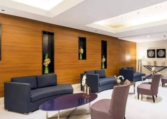 Stunning With Balcony Near Moa *