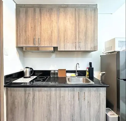 Stunning With Balcony Near Moa *
