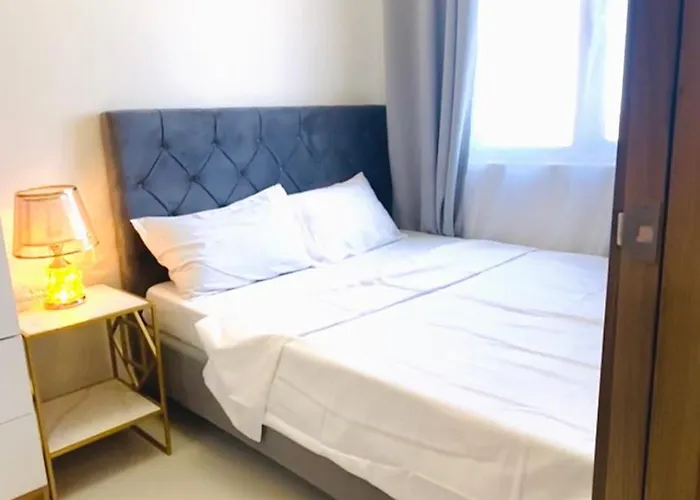 Stunning With Balcony Near Moa マニラ市