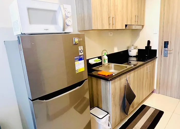Stunning With Balcony Near Moa *