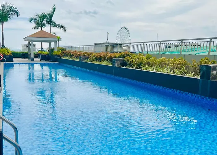 Stunning With Balcony Near Moa *